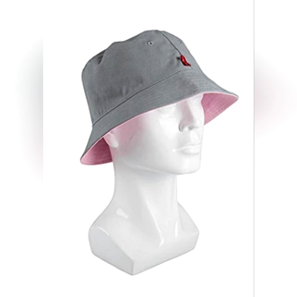 🧿 NWT LEVIS REVERSIBLE BUCKET HAT